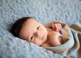 Как отличить газики от коликов у новорожденных